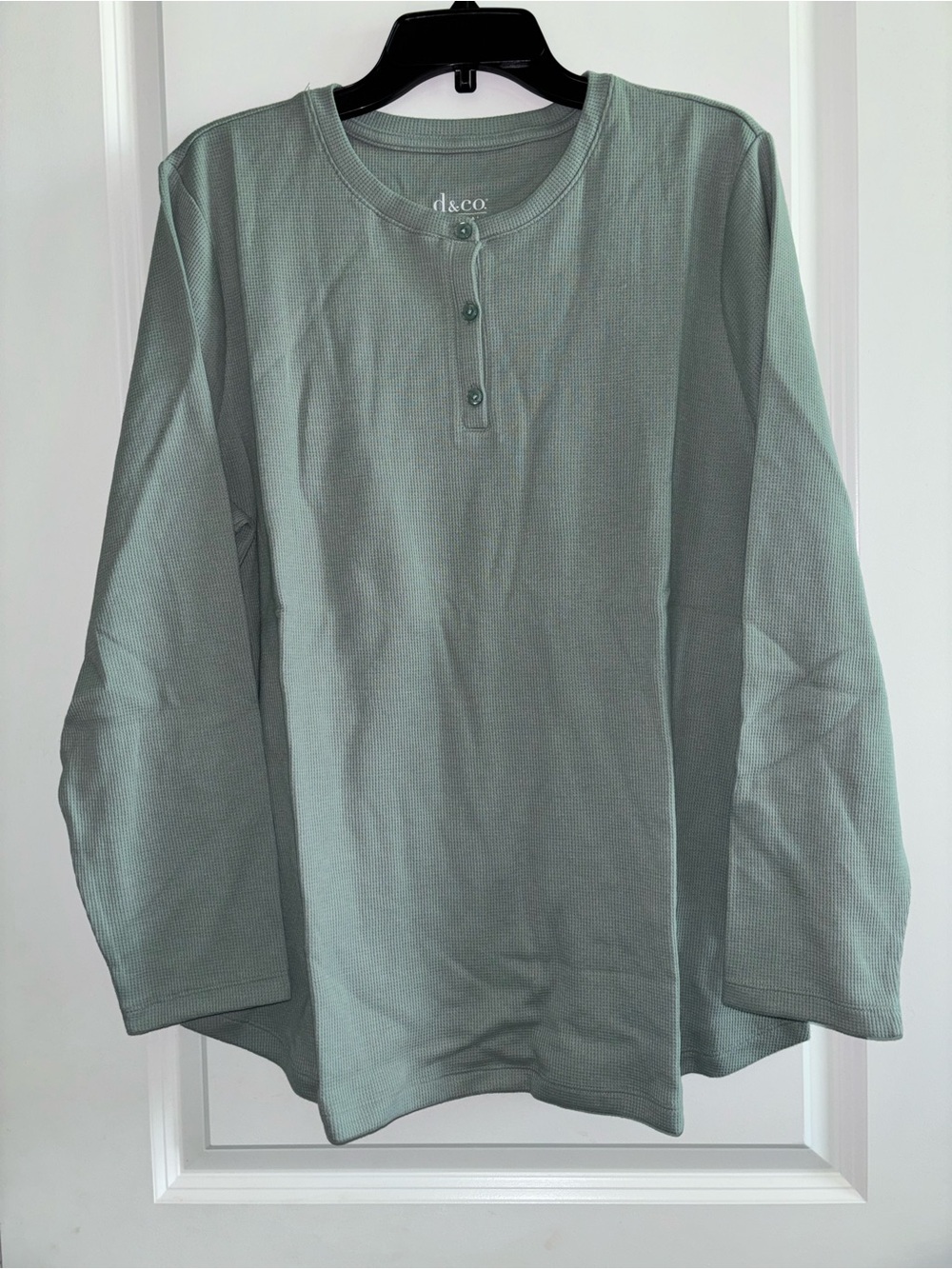 d&co Essentials Women’s XL Sage Green Waffle Knit Henley Long Sleeve Top